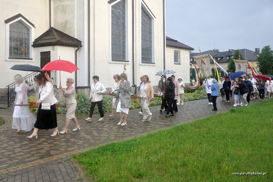 51 Procesja eucharystyczna.jpg